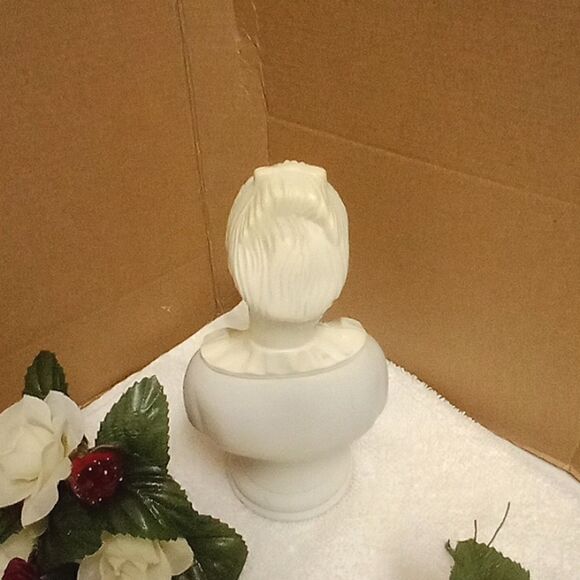 Vintage Avon Classic 18th Century Moonwind Cologne Busts, Set Of 2 white - Picture 5 of 9